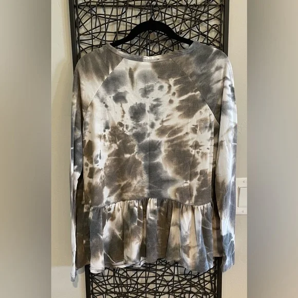 Like New Oversized Tie Dye Peplum Top - Picture 2 of 3